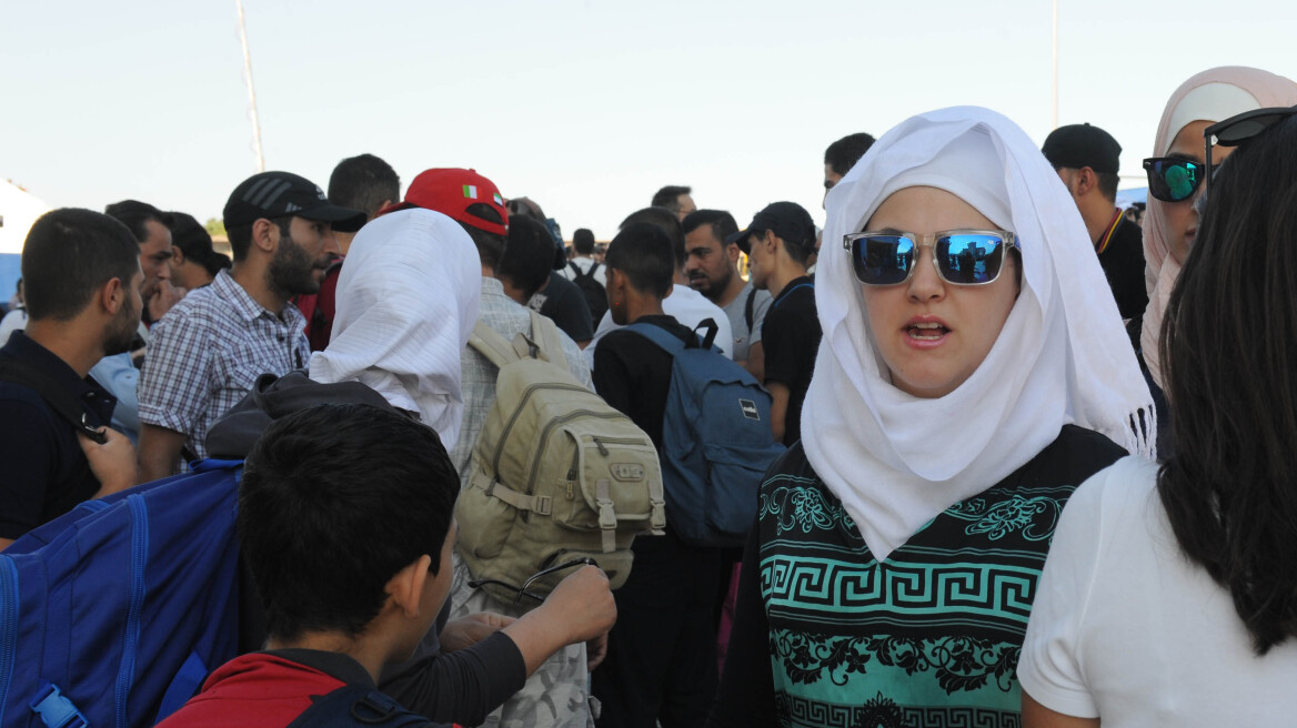 Πάνω από 1.000 πρόσφυγες έφτασαν και σήμερα στον Πειραιά
